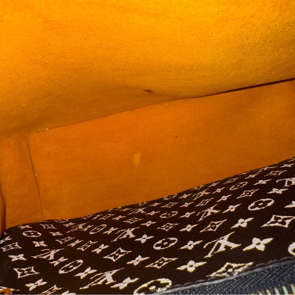 Louis Vuitton Giant Monogram Jungle NeoNoe Drawstring Bucket Crossbody - Picture 13 of 15